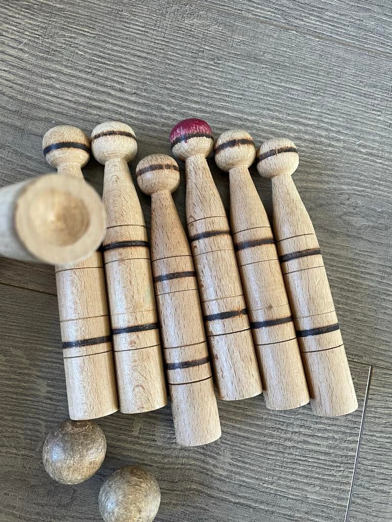 Antieke handgemaakte kegelset met twee houten ballen, Ophalen of Verzenden, Gebruikt