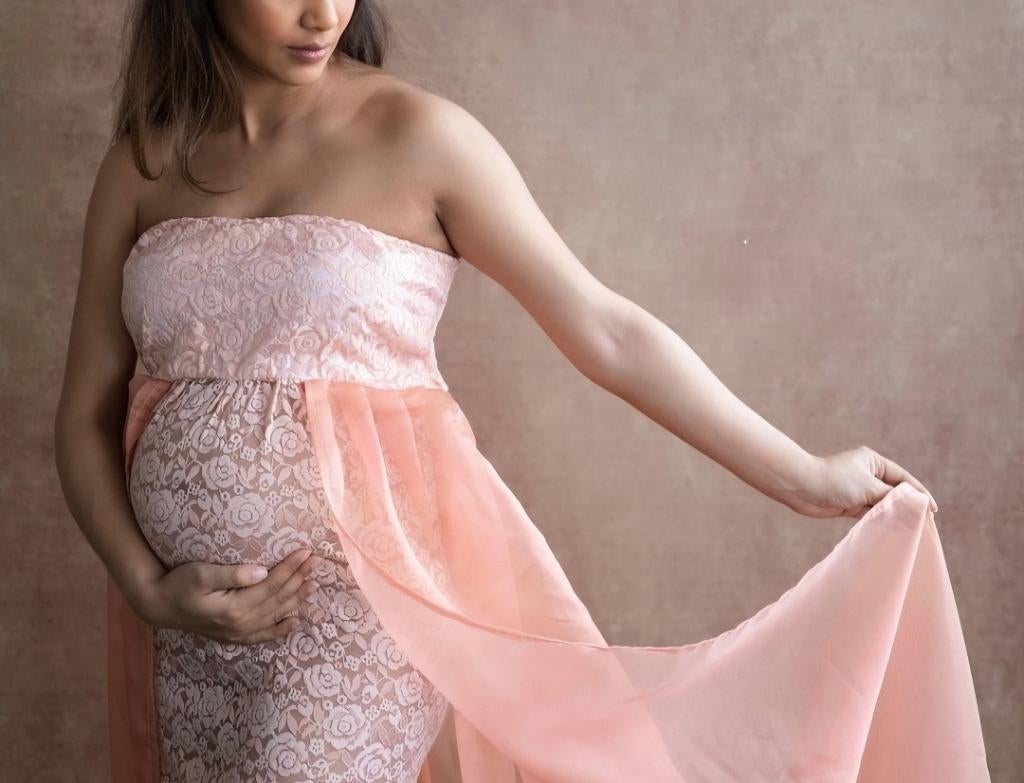 Zwangerschapsjurk fotoshoot kant tule zalmkleur S M, Maat 38/40 (M), Jurk, Ophalen of Verzenden, Zo goed als nieuw