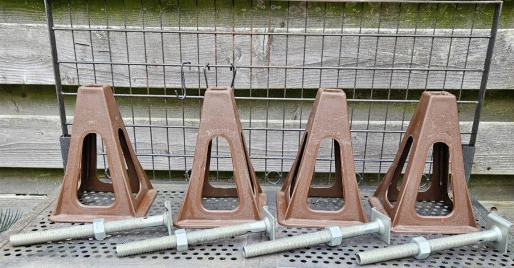 4 delig steunenset voor caravan/camper, Ophalen, Gebruikt