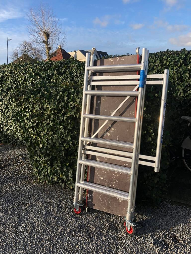Kamer steiger klussteiger te huur 15,- per week huren, Doe-het-zelf en Verbouw, Steigers, Ophalen, Zo goed als nieuw, Rolsteiger of Kamersteiger