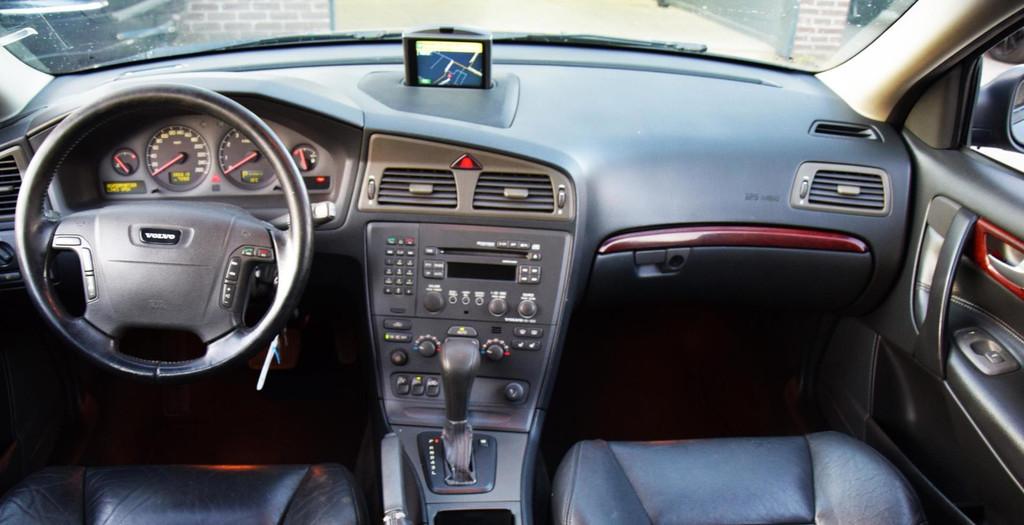 Volvo V70 2.4 T Automaat & Leer 200 pk, 2435 cc, 93 €/maand, 500 kg, Stoelverwarming