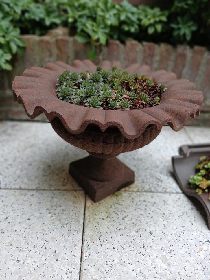 Grote zware gietijzeren tuinvaas ., Tuin en Terras, Tuinvazen, Zo goed als nieuw, Ophalen