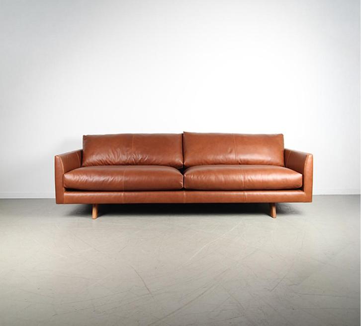 1x Montis Axel 4-zits Bank Kastanjebruin Leer, Huis en Inrichting, Banken | Bankstellen, Zo goed als nieuw, Rechte bank, Vierpersoons of meer