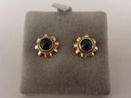 Gouden oorknopjes met granaat                            G28