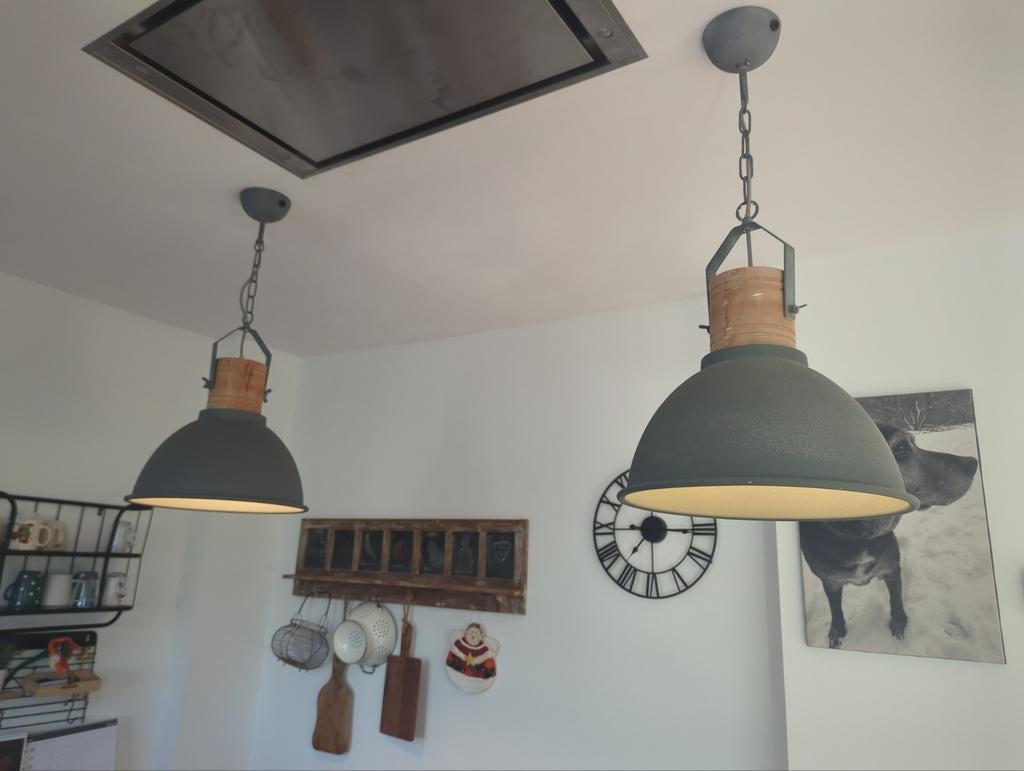 Twee industriële hanglampen, ijzer met hout, Huis en Inrichting, Ophalen of Verzenden, Zo goed als nieuw, Hout