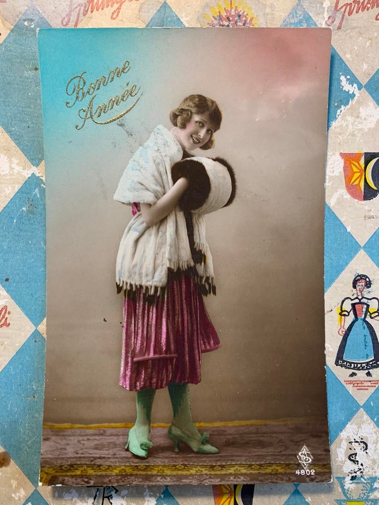 Bonne Année - dame met groene schoenen (PP), Ophalen of Verzenden, 1920 tot 1940, Gelopen, Feest(dag)