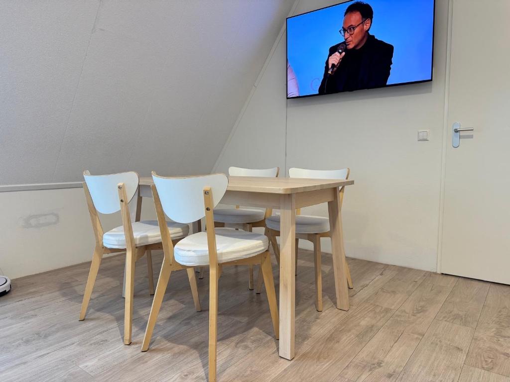 Ikea Nordmyra stoelen met tafel, Ophalen, Zo goed als nieuw, Wit, Vier