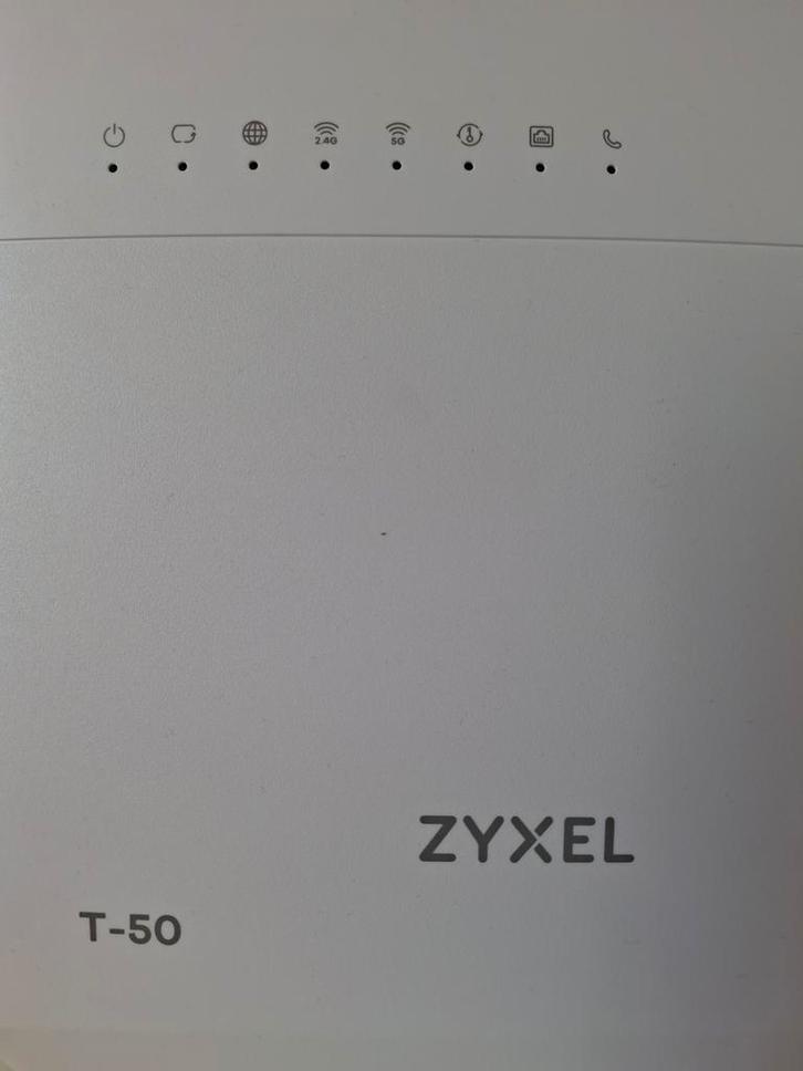 Zyxel T-50, Computers en Software, Routers en Modems, Zo goed als nieuw, Router met modem, Ophalen
