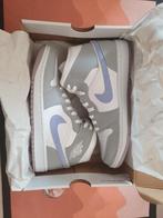 Jordan 1 MID Wolf Grey, Nike Air Jordan, Nieuw, Ophalen of Verzenden, Sneakers of Gympen
