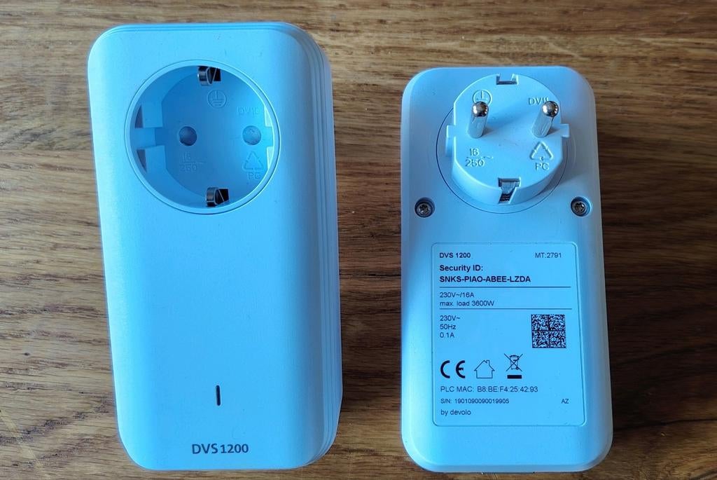Set van 2 wifi versterkers DVS 1200, Ophalen, Zo goed als nieuw, Devolo Magic