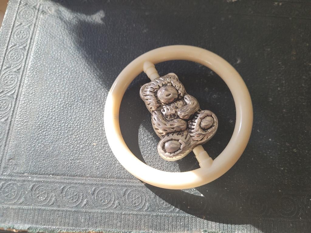 Oude bijtring met verzilverd beertje nr 1, Antiek en Kunst, Ophalen of Verzenden