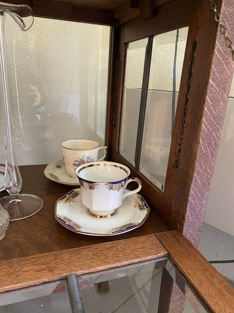 Antiek theekastje met dienblad en geslepen glas, Ophalen of Verzenden