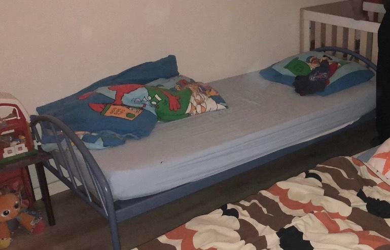 Auping bed 90x200 lichtblauw metaal, Huis en Inrichting, Slaapkamer | Bedden, Ophalen, 90 cm, Eenpersoons, Zo goed als nieuw