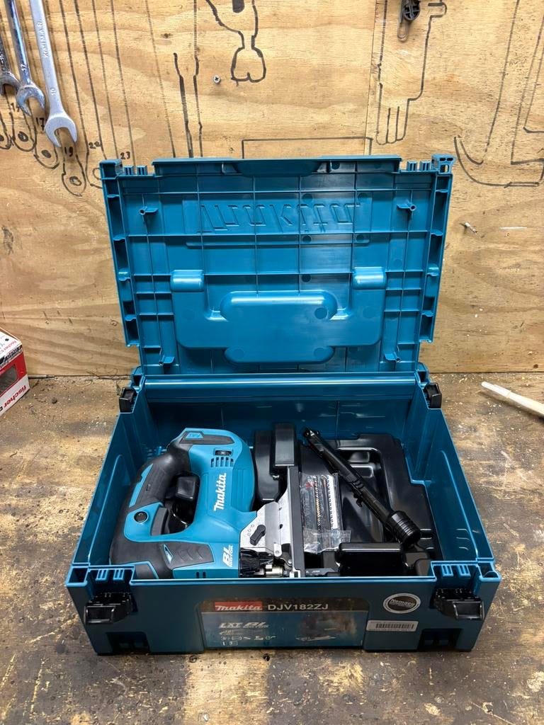 Nieuwe Makita DJV182 Decoupeerzaag - Krachtig en Draadloos, Ophalen of Verzenden, Zo goed als nieuw, Decoupeerzaag