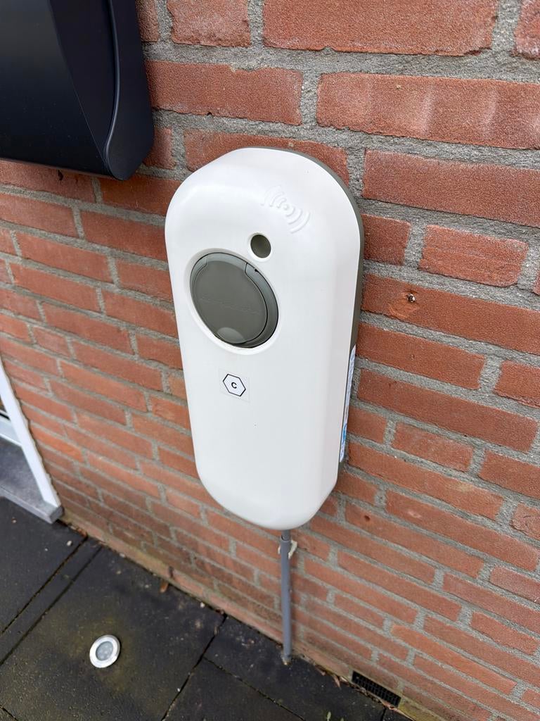 Shell Recharge Laadpaal - Opladen voor elektrische auto's, Auto diversen, Laadpalen, Gebruikt, Info@newmotion.com, Newmotion, Ophalen of Verzenden