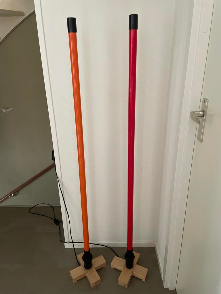 vloerlampen/ neonverlichting oranje en rood, Huis en Inrichting, Lampen | Vloerlampen, Ophalen, Gebruikt, Hout, 150 tot 200 cm