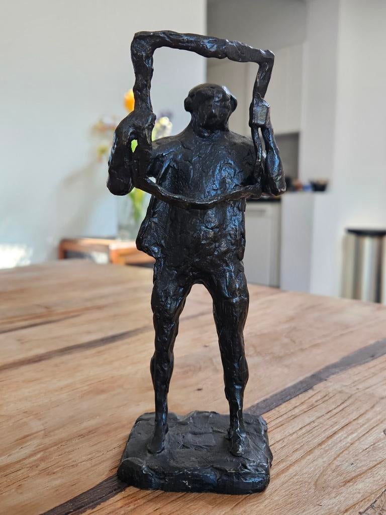 Beeld Krantenlezer Titus Leeser, Antiek en Kunst, Antiek | Koper en Brons, Ophalen