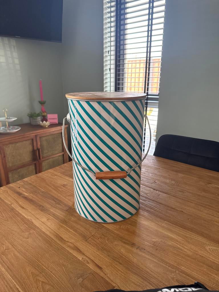 Handige opbergton met deksel en handvat, Ophalen, Gebruikt, IJzer, Met deksel