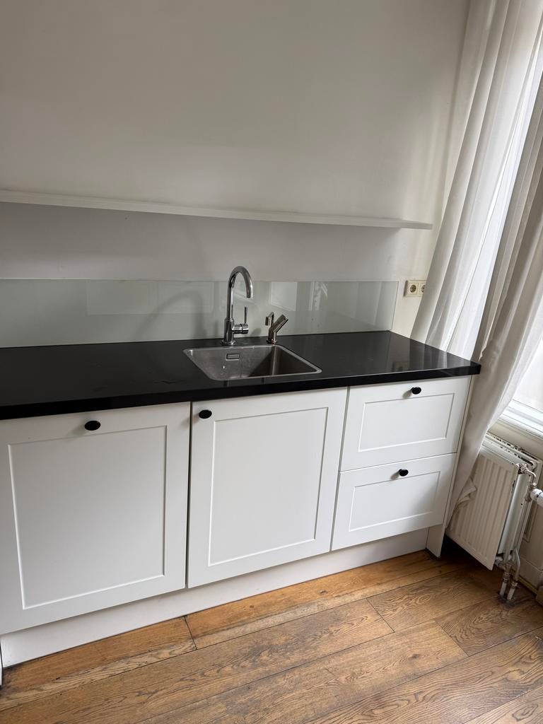 Moderne Keuken met Bosch Apparatuur en Gasfornuis en quooker, Ophalen, Wit, Enkelwandige keuken, Zo goed als nieuw