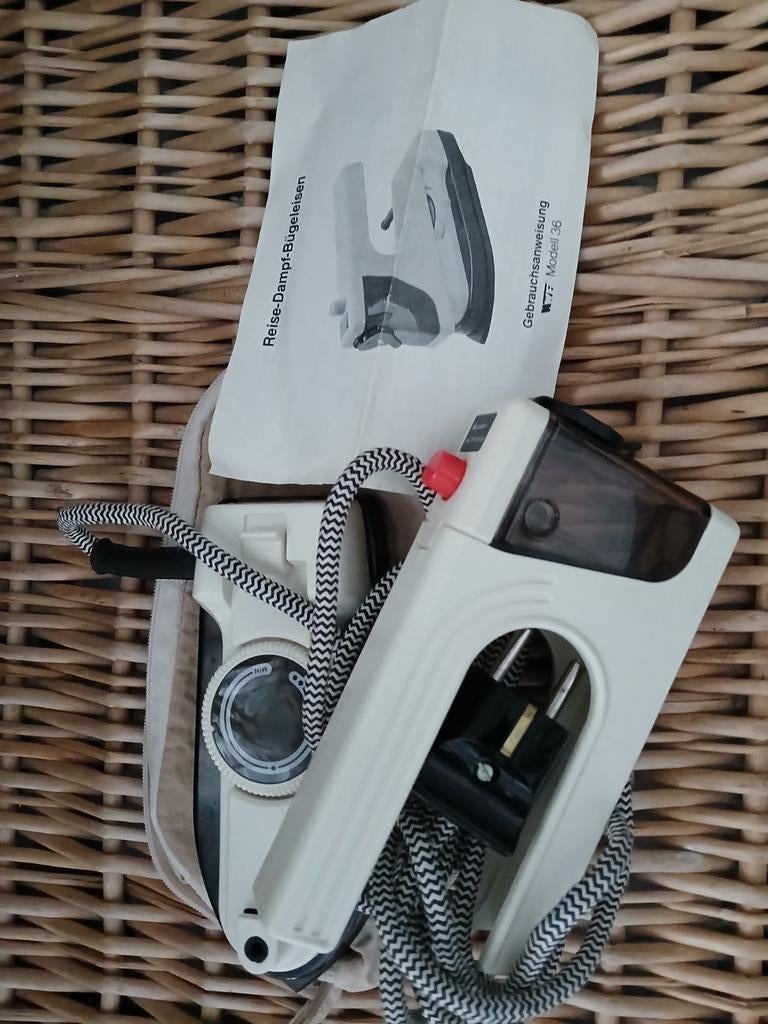 Nieuwe vintage reisstrijkijzer met gebruiksaanwijzing., Witgoed en Apparatuur, Strijkijzers en Strijkplanken, Ophalen of Verzenden