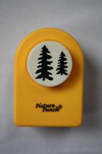 Carl figuurpons 2 kerstbomen, Hobby en Vrije tijd, Kaarten | Zelf maken, Ophalen of Verzenden, Nieuw, Kerst, Pons of Mal