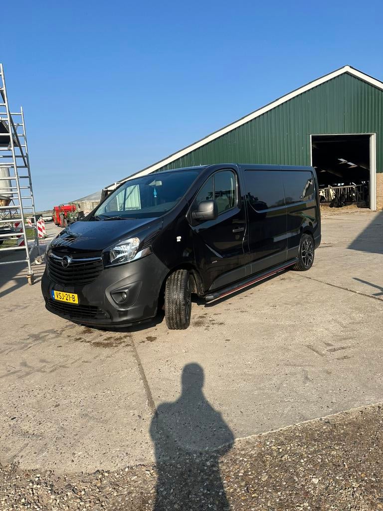 Opel Vivaro 1.6D 92KW 2017 Zwart, Auto's, Bestelauto's, Voorwielaandrijving, 125 pk, 4 cilinders, 2000 kg