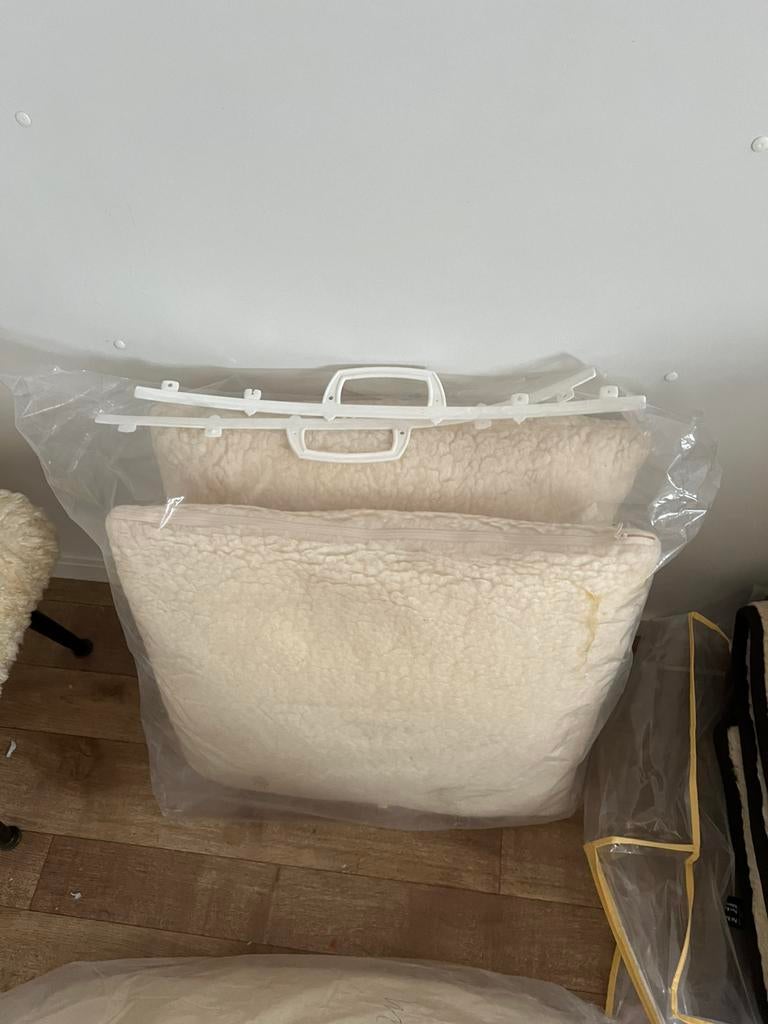 2 echt echt wol kussens nieuw 55x55., Ophalen, Zo goed als nieuw