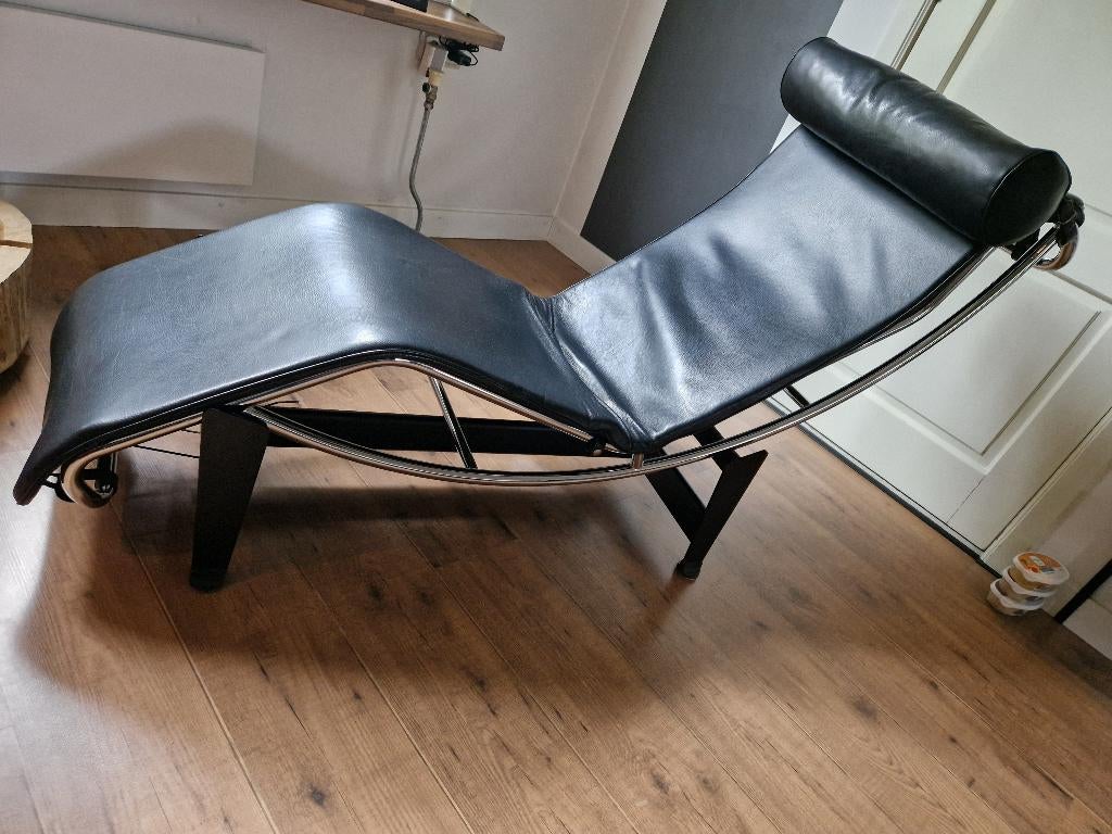 Cassina Le Corbusier LC4 Chaise Longue Zwart Leer – Chroom, Ophalen, Eenpersoons, Minder dan 75 cm, Zo goed als nieuw
