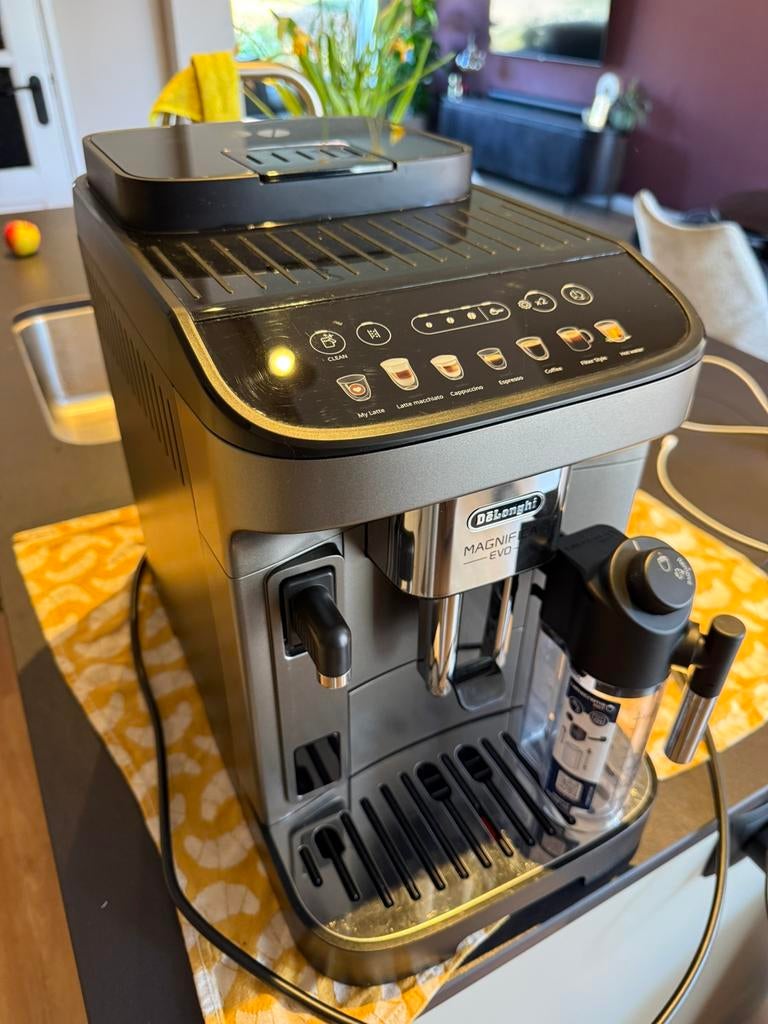 De’Longhi Magnifica koffiemachine, Overige modellen, 10 kopjes of meer, Ophalen of Verzenden, Zo goed als nieuw