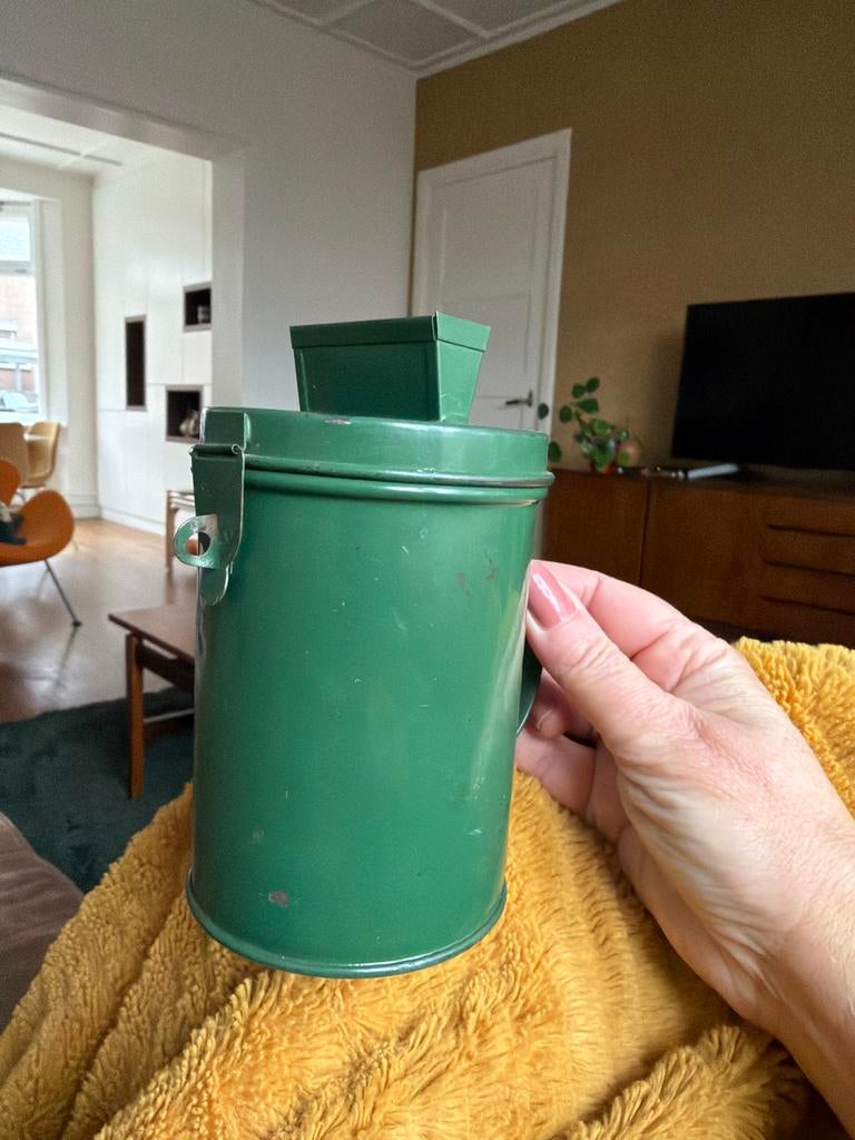 Oude groene vintage collectebus, ook als spaarpot te gebruik, Ophalen of Verzenden, Gebruikt, Metaal of Blik, Object of Gebouw