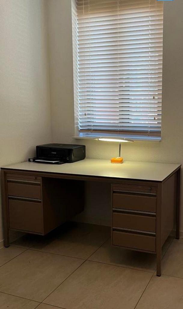 Industrieel design bureau AHREND, Ophalen, Zo goed als nieuw