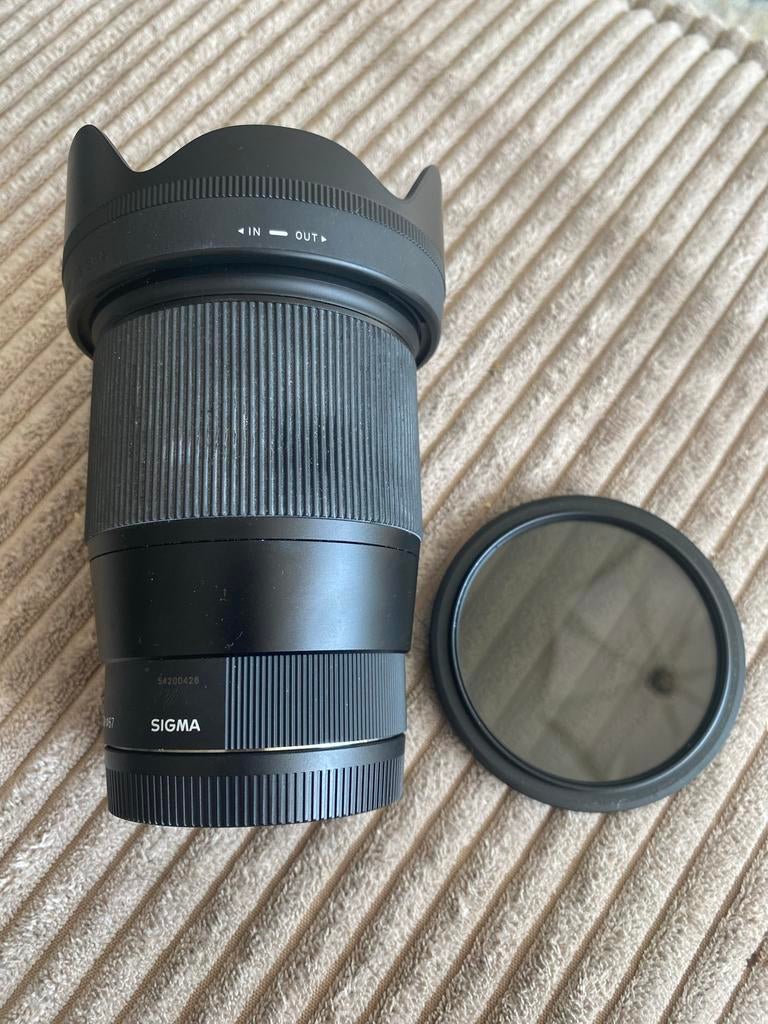 Sigma 16mm f/1.4 DC DN met Hama Vario ND2-400 filter, Audio, Tv en Foto, Fotografie | Lenzen en Objectieven, Ophalen of Verzenden