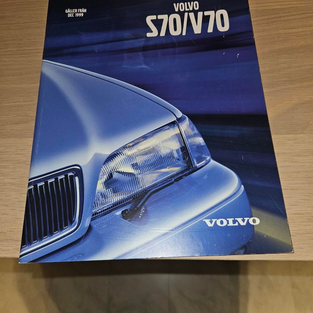 Zweedse Folder Volvo S en V70 1999, Ophalen of Verzenden, Gelezen, Volvo