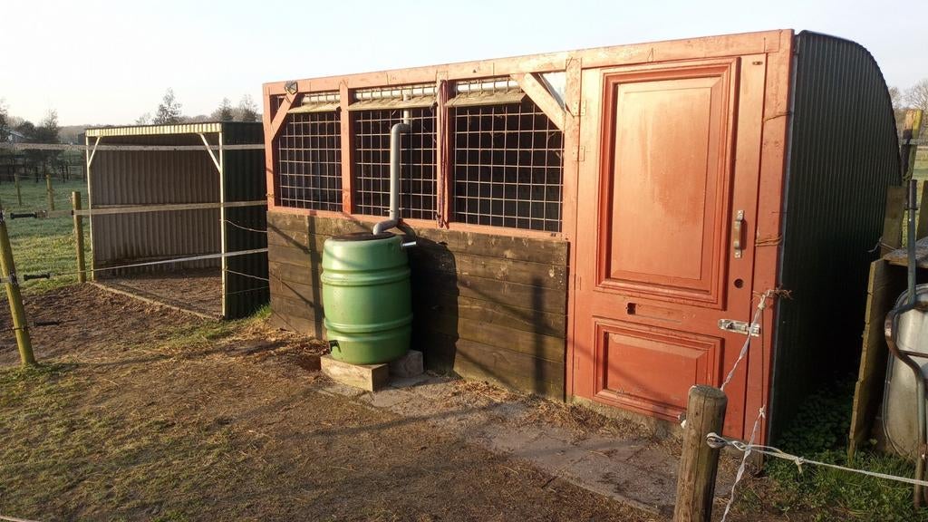 Schuilstal voorfront voorzetwand.