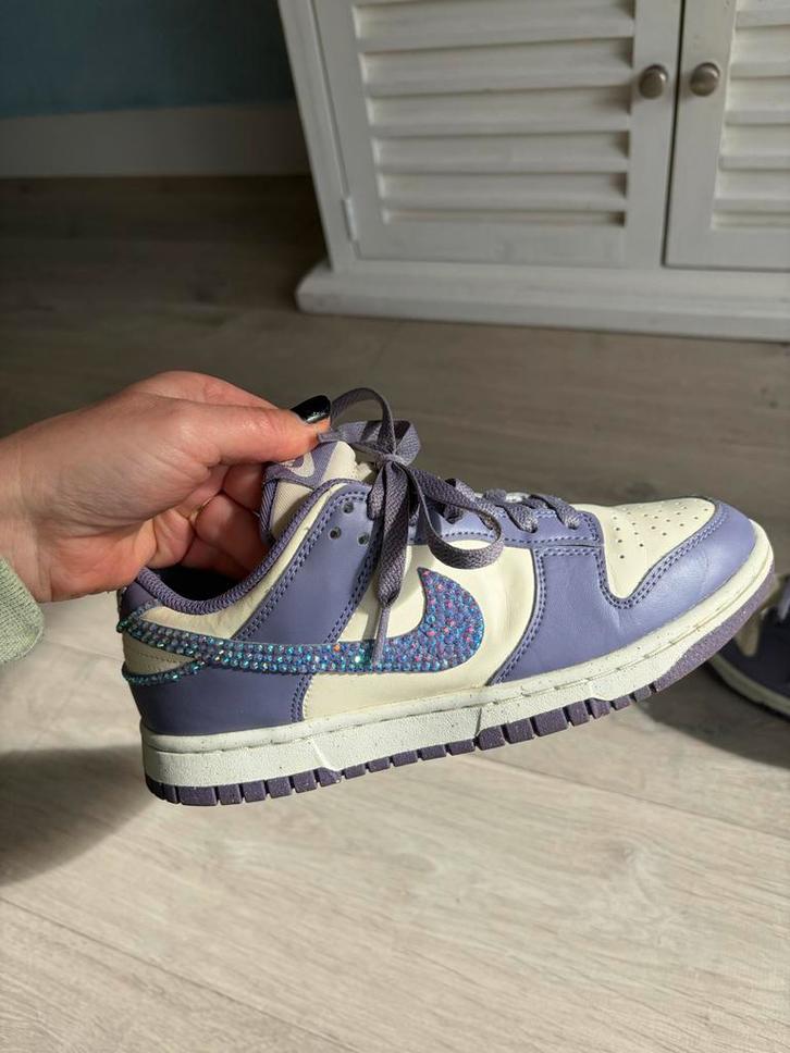 Unieke Custom Nike Sneakers - Handgemaakt met Kristallen, Kleding | Dames, Schoenen, Zo goed als nieuw, Sneakers of Gympen, Wit