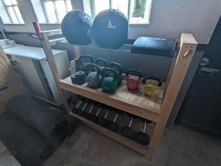 8 x Dumbell en 8 x kettlebel, Sport en Fitness, Fitnessmaterialen, Zo goed als nieuw, Ophalen