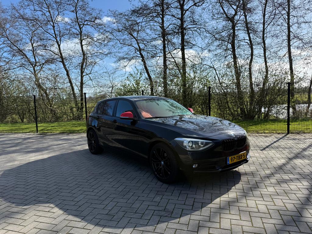 Erg leuke BMW 1-Serie 116I met iets werk!, 1-Serie, Euro 5, Zwart, 4 cilinders