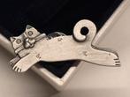 Vintage broche pin met springende kat, Ophalen of Verzenden, Zo goed als nieuw, Dier of Natuur, Speldje of Pin