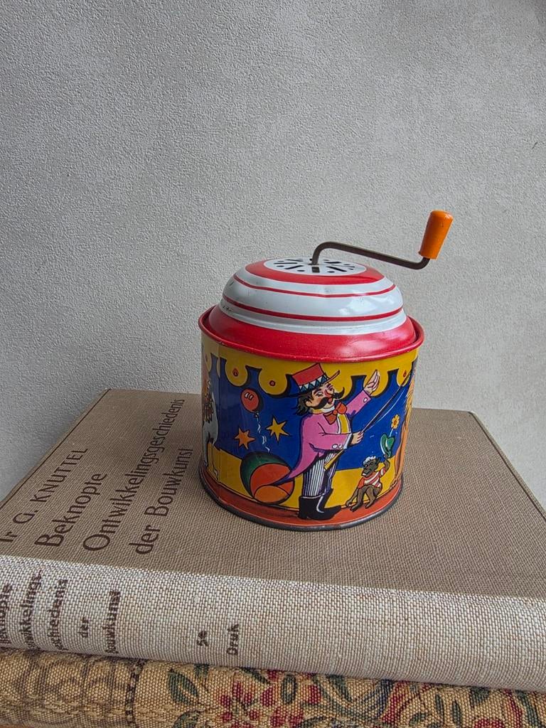 Antieke blikken muziekdoos met circusafbeeldingen, Verzenden