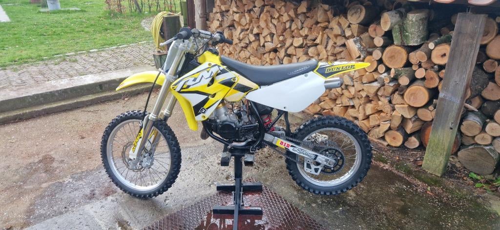 Suzuki rm85L crossmotor, Fietsen en Brommers, Brommers | Crossbrommers, Suzuki, Ophalen