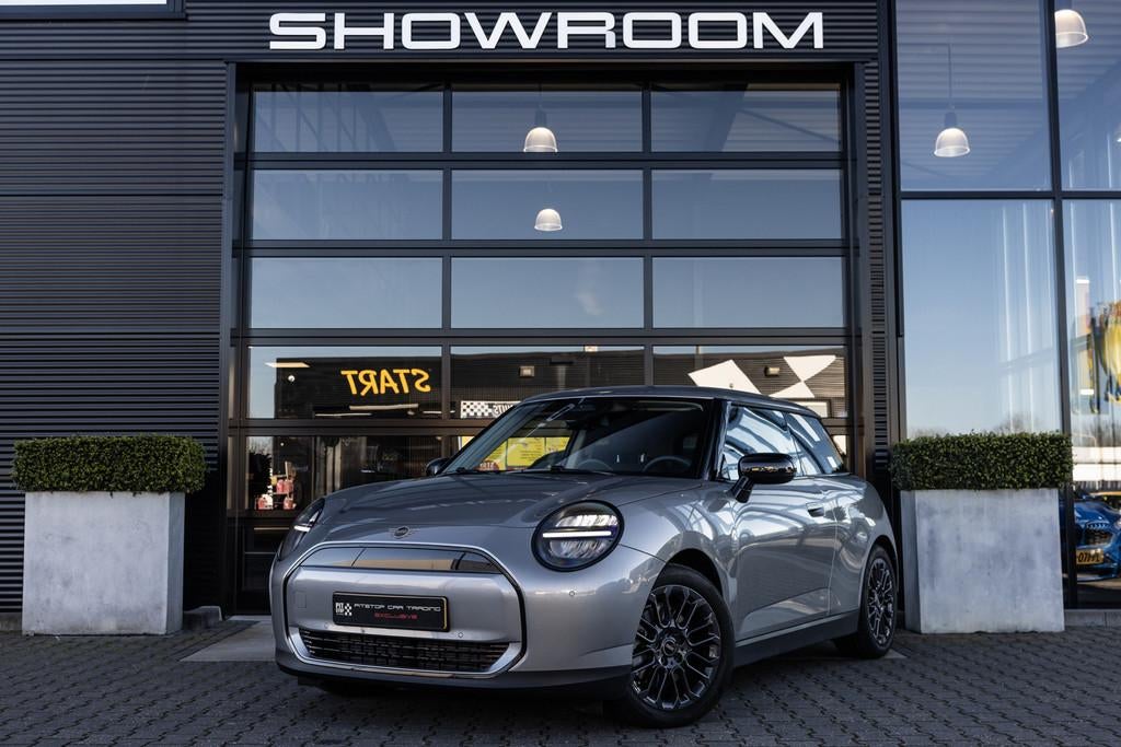 Mini Cooper E Essential 40.7 kWh NL Auto, Camera, PDC voor &, Auto's, Mini, Stof, Gebruikt, 4 stoelen, Origineel Nederlands
