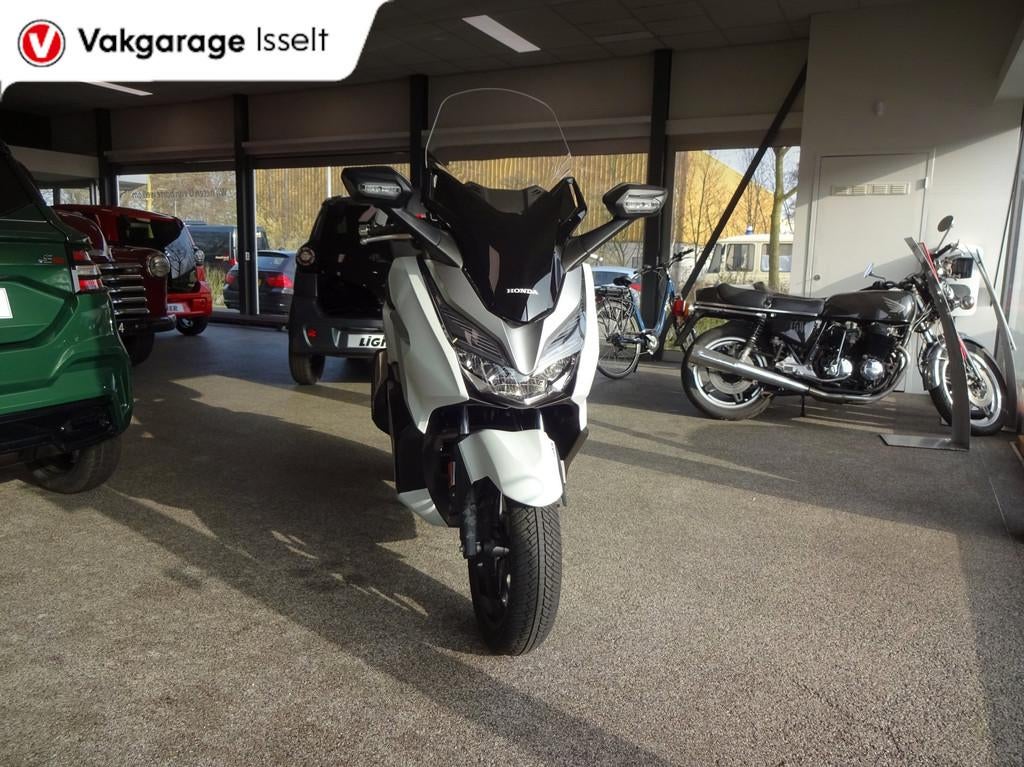 Honda Scooter Forza 300 ABS slechts 4400 KM, Motoren, Motoren | Honda, Scooter, 279 cc, 12 t/m 35 kW, Traction Control