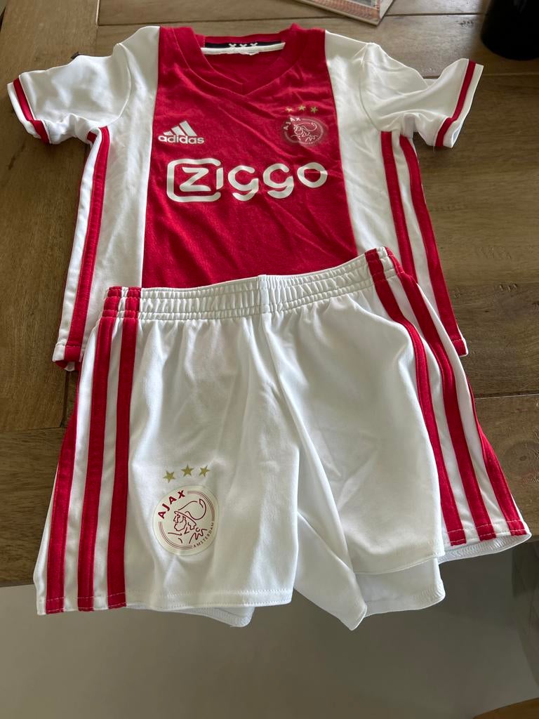Ajax tenue rood wit  maat 2 tot 3 jaar, Ophalen of Verzenden, Zo goed als nieuw, Jongen of Meisje