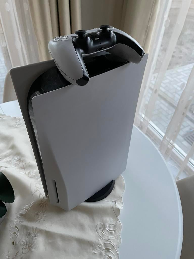 PS5 Disc + controller + account met 30+ games, Spelcomputers en Games, Spelcomputers | Sony PlayStation 5, Zo goed als nieuw, Playstation 5