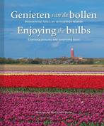 Genieten van de bollen; Enjoying the bulbs, Ophalen of Verzenden, 20e eeuw of later, Zo goed als nieuw