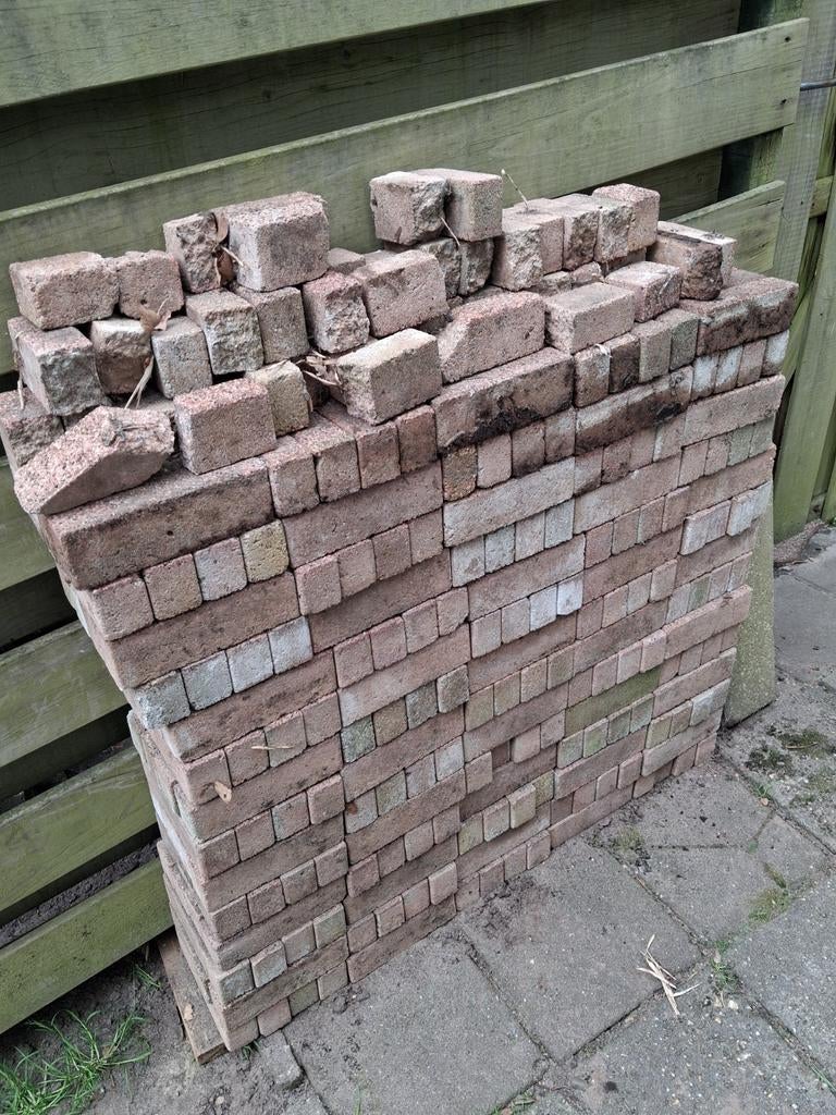 Gratis klinkers 240 stuks plus halve klinkers., Doe-het-zelf en Verbouw, Metselstenen, Ophalen of Verzenden, Bakstenen