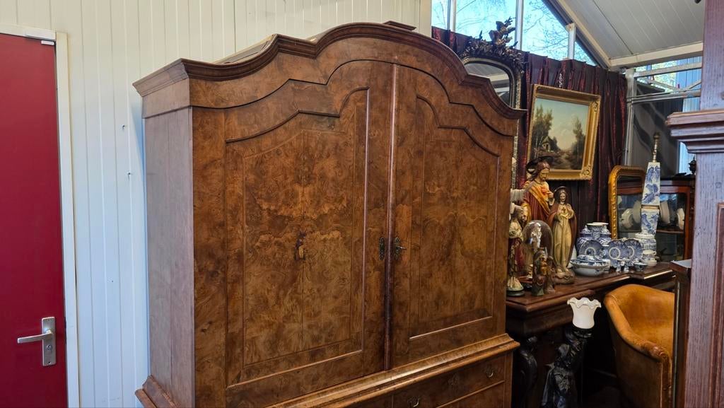 18e eeuws Hollands wortelnoten kruispoot kabinet, Antiek en Kunst, Antiek | Meubels | Kasten, Ophalen of Verzenden