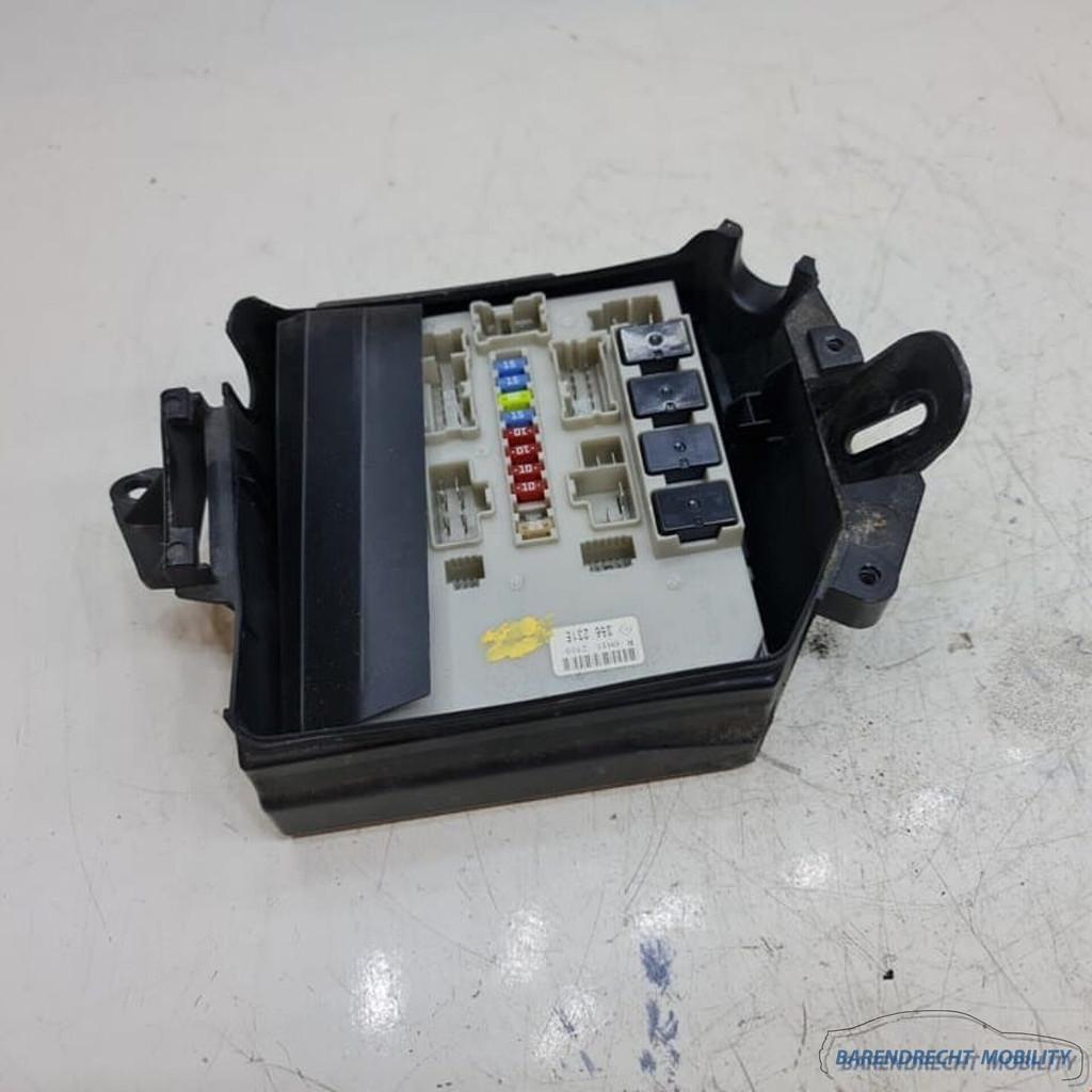 Zekeringkast Renault Clio III 3 356231E zekeringen origineel