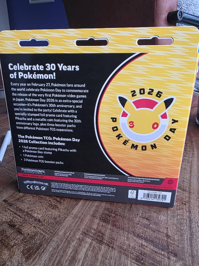Pokemon 30 years box, Ophalen, Nieuw, Overige typen, Foil