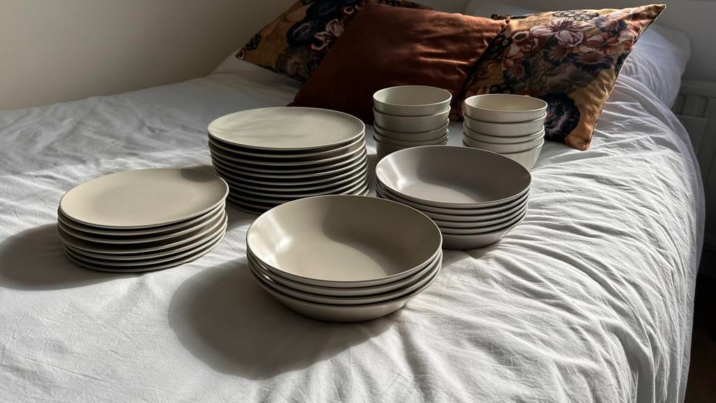 IKEA Servies - 38-delig - Borden, kommen en schaaltjes, Huis en Inrichting, Keuken | Servies, Ophalen, Gebruikt, Keramiek, Effen